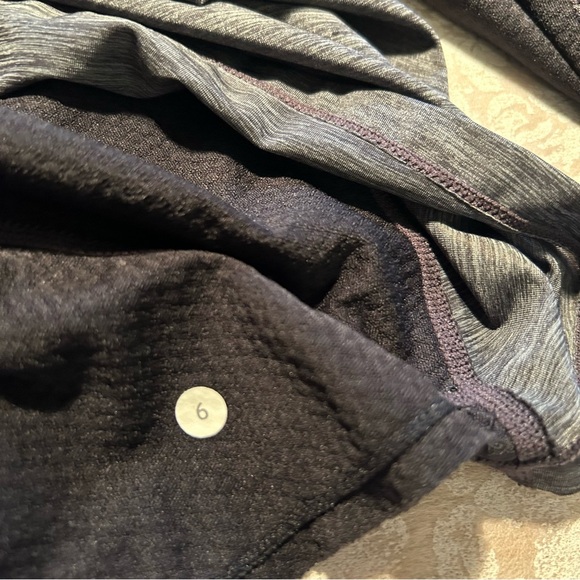 Lululemon ~ Women’s Long Sleeve Space Dye Back Ruffle Yoga Top in size 6 - Picture 2 of 14